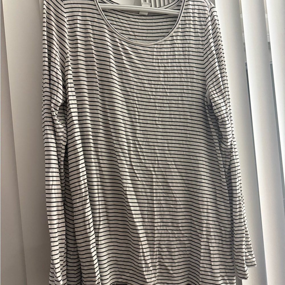 Old Navy Black and White Striped Long Sleeve Tee